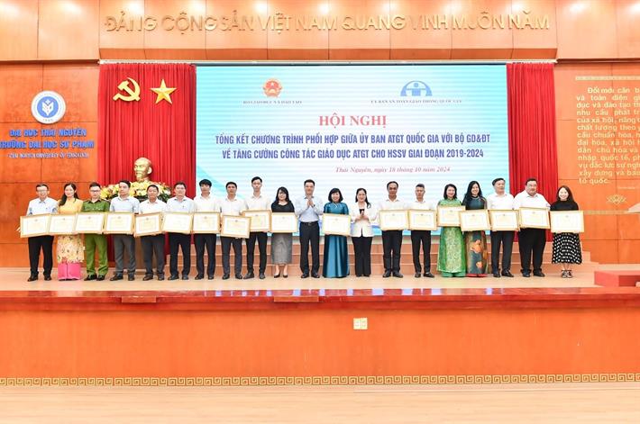 Trường Đại học Hồng Đức tham dự Hội nghị tổng kết chương trình phối hợp tăng cường công tác giáo dục ATGT cho HSSV giai đoạn 2019-2024